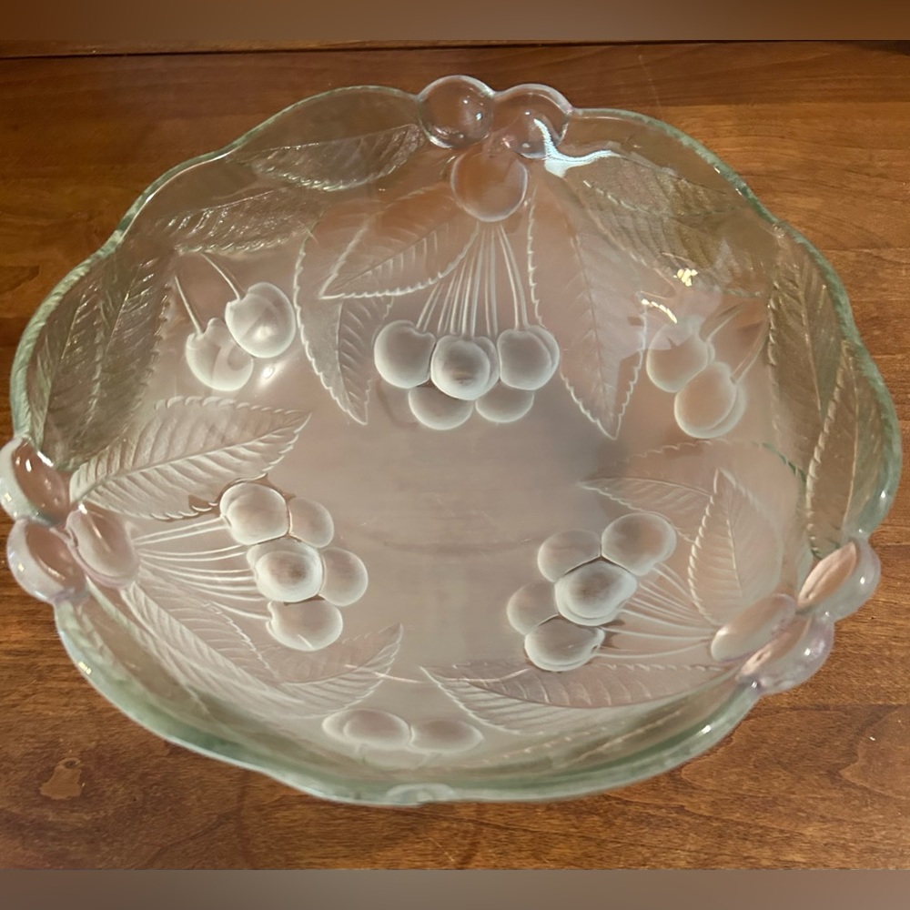 Mikasa Hoya Cherries Jubilee serving bowl. 9” Frosted.